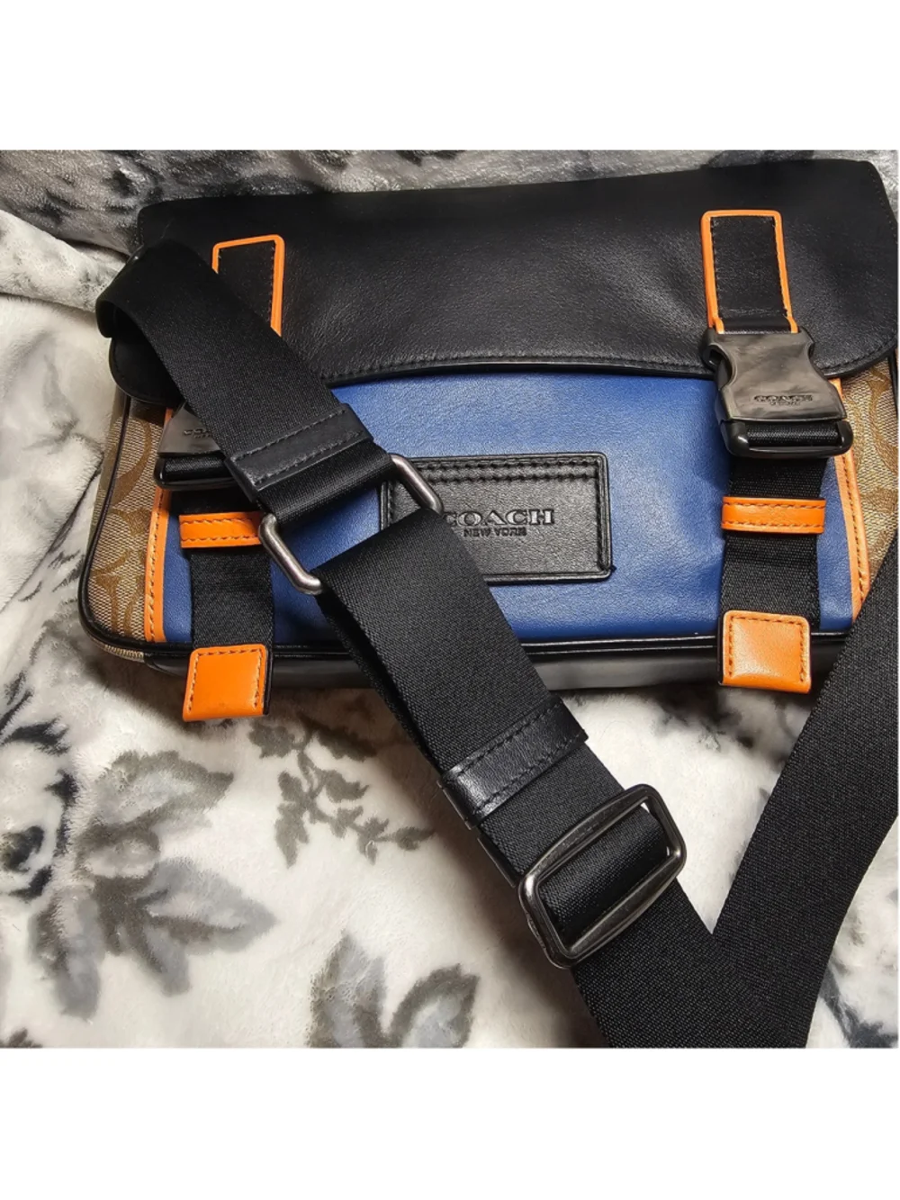 Coach Track Messenger Bag In Signature Canvas With Colorblock (Style C2725)